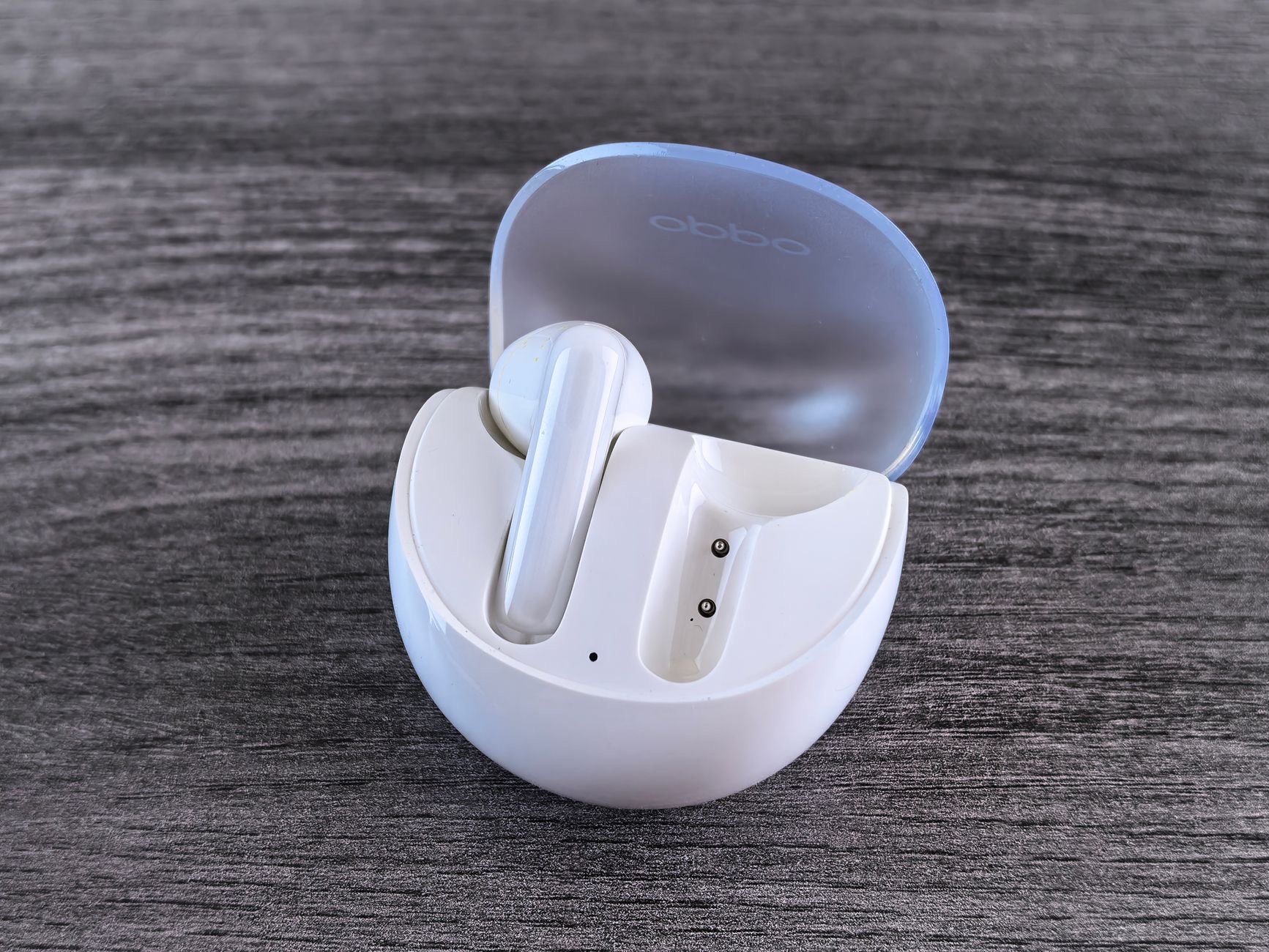 AirPods Only Playing in One Ear? How to Fix It
