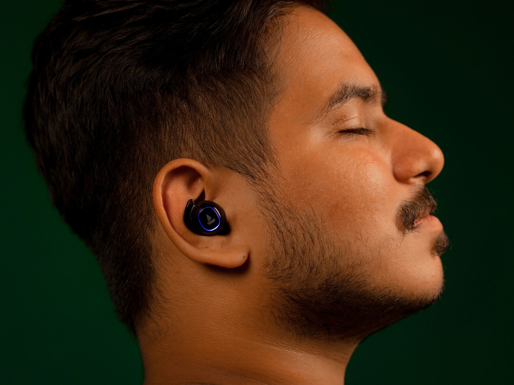 AirPods Pro vs AirPods Max: Which Should You Buy?