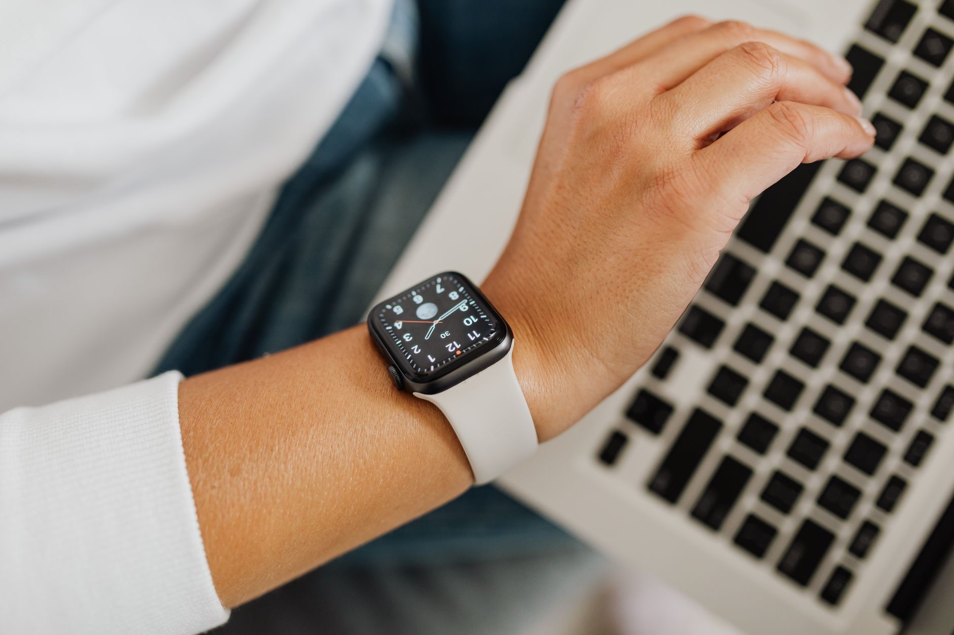 Apple Watch SE vs Series: Is the Cheaper One Enough?