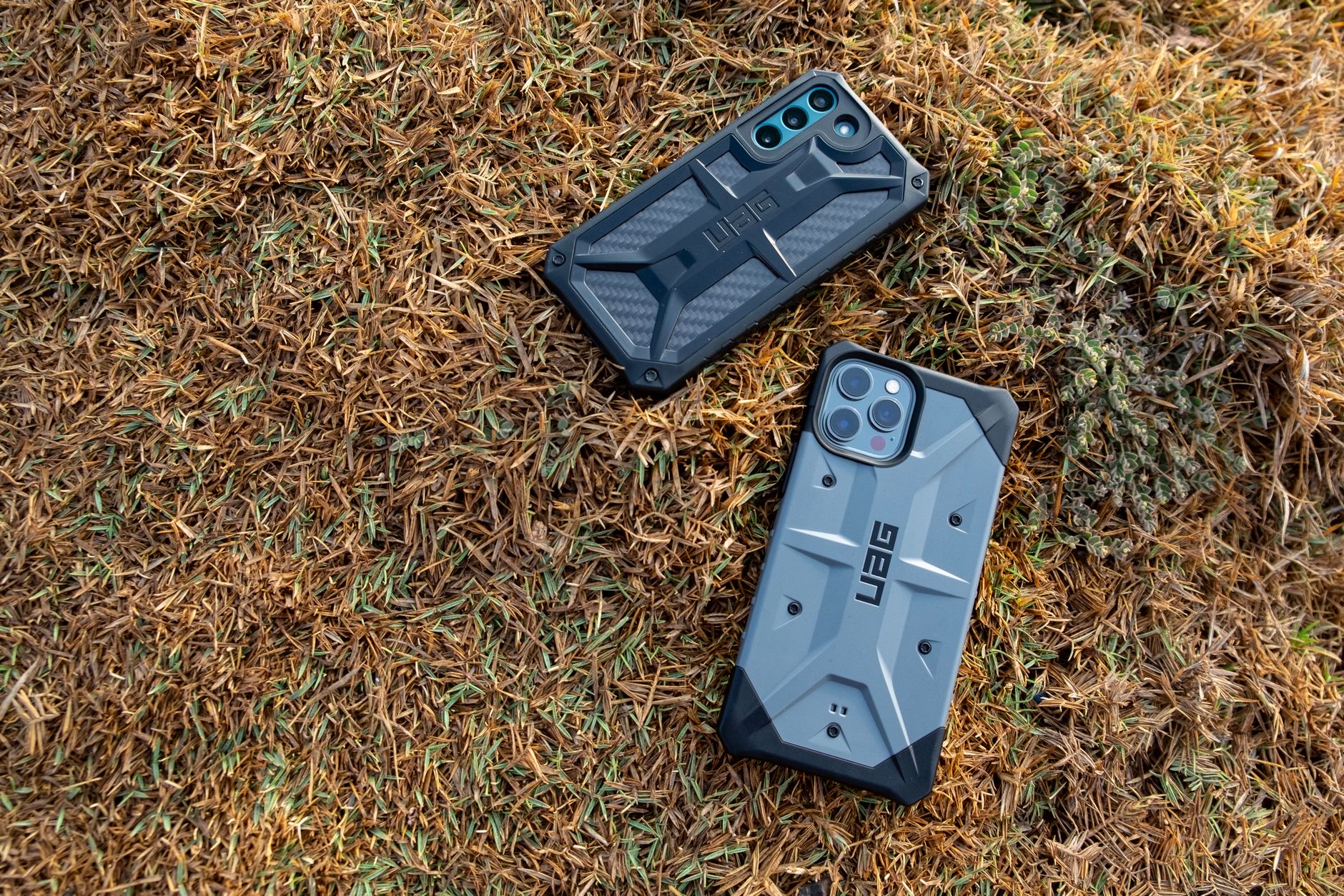 Rugged protective phone case with drop protection corners