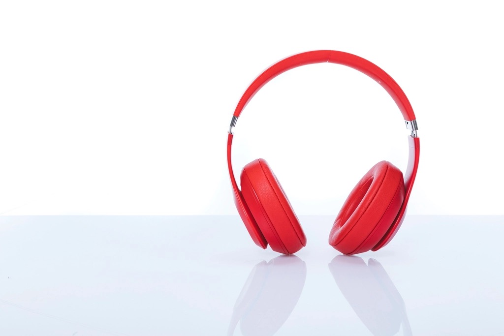 A person listening with wireless earbuds