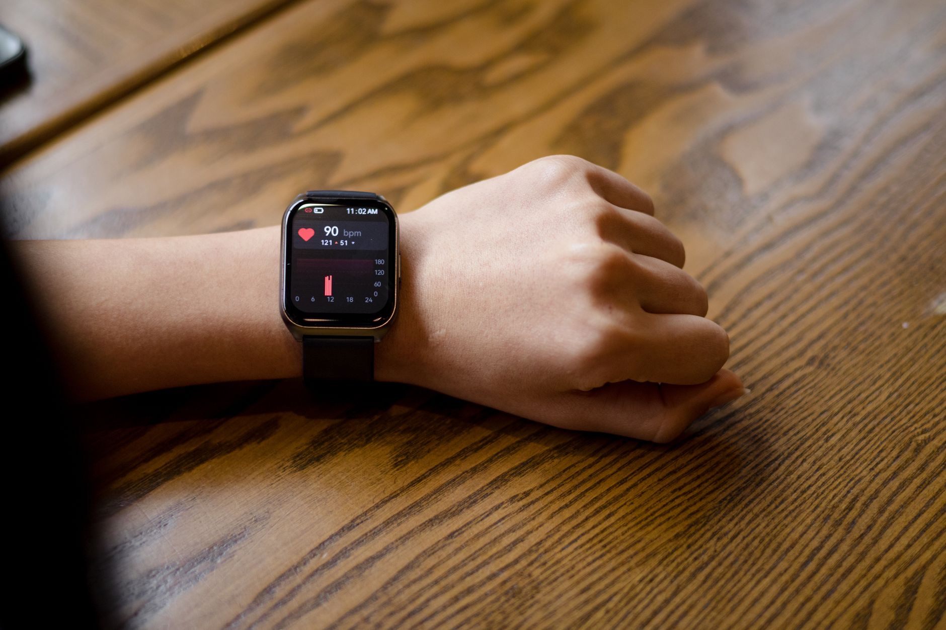How Does the Apple Watch Track Your Heart Rate?
