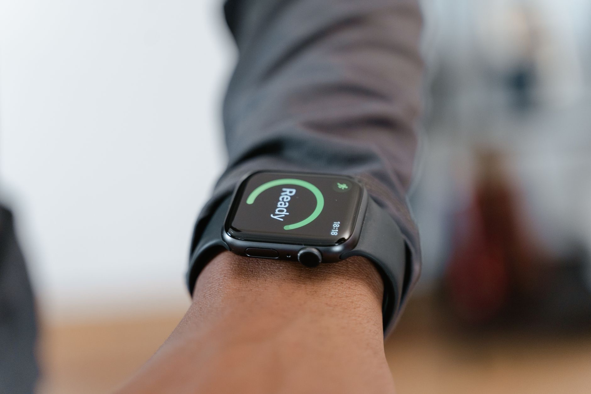 Smartwatch screen showing setup steps