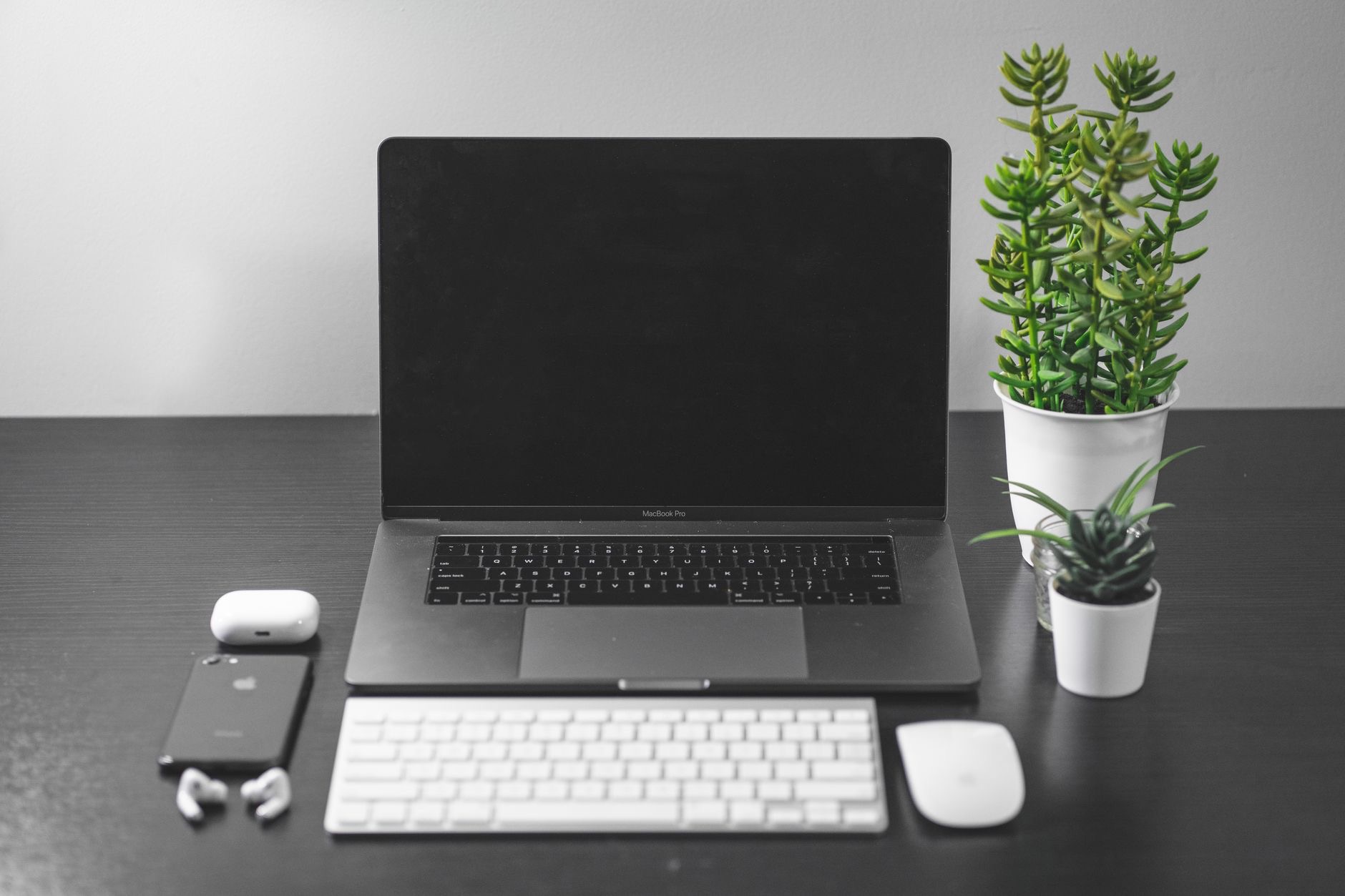 The Best Apple Accessories for a Clean, Tidy Desk Setup