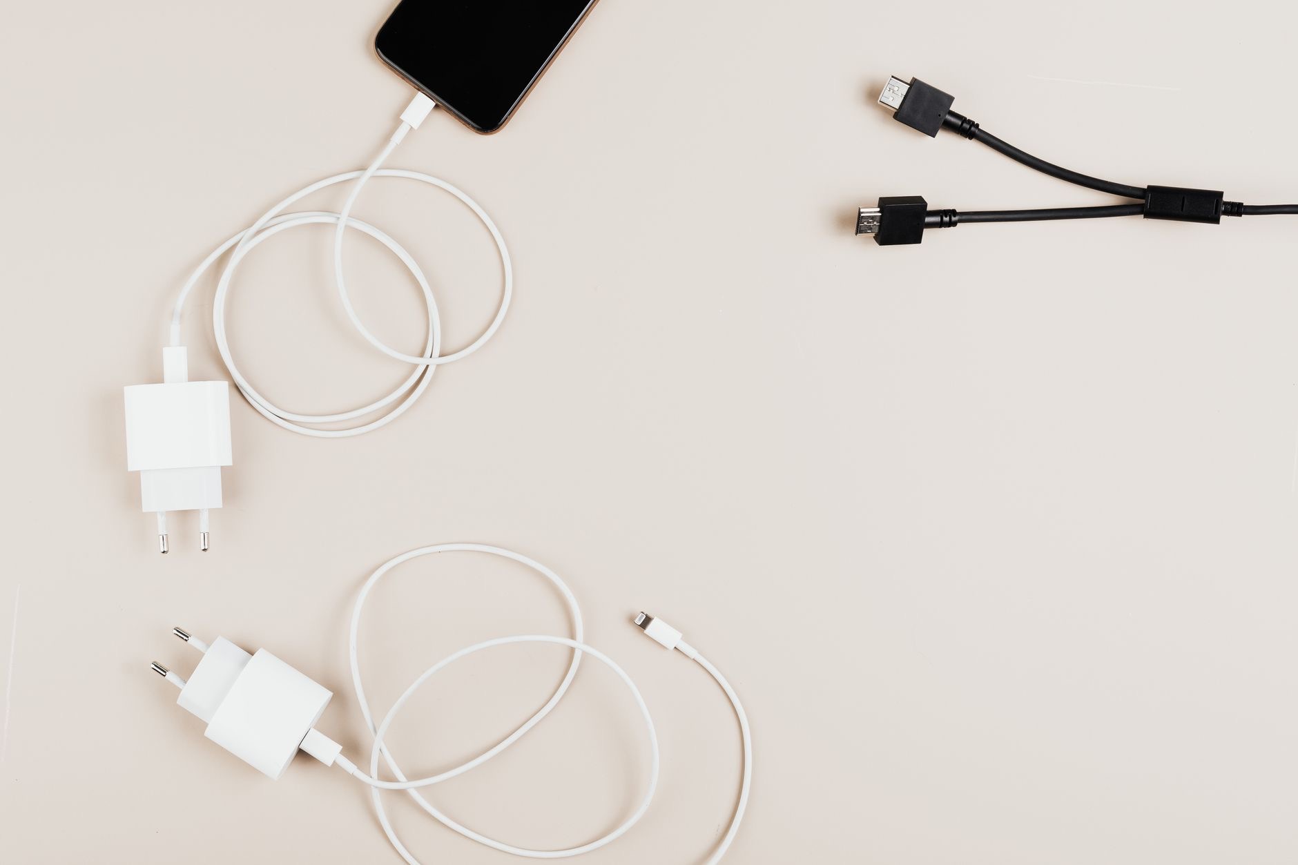 The Best Charging Setup for Your Desk to Power All Your Apple Devices