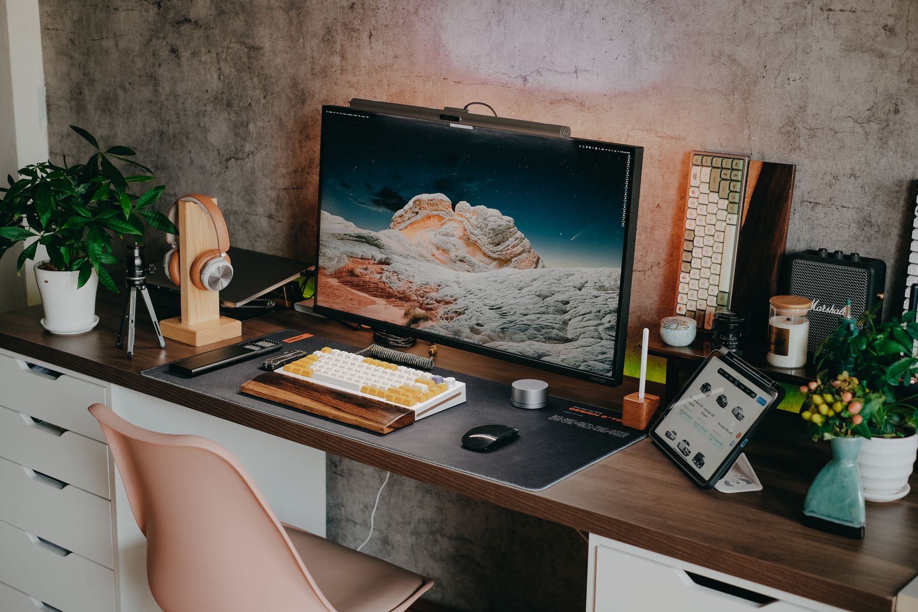 A tidy desk with a monitor