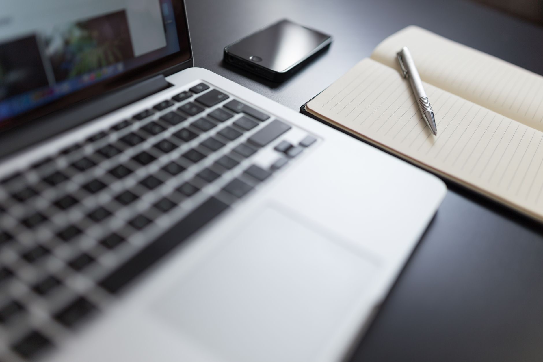How to Copy and Paste Between iPhone and Mac (It Is Built In)