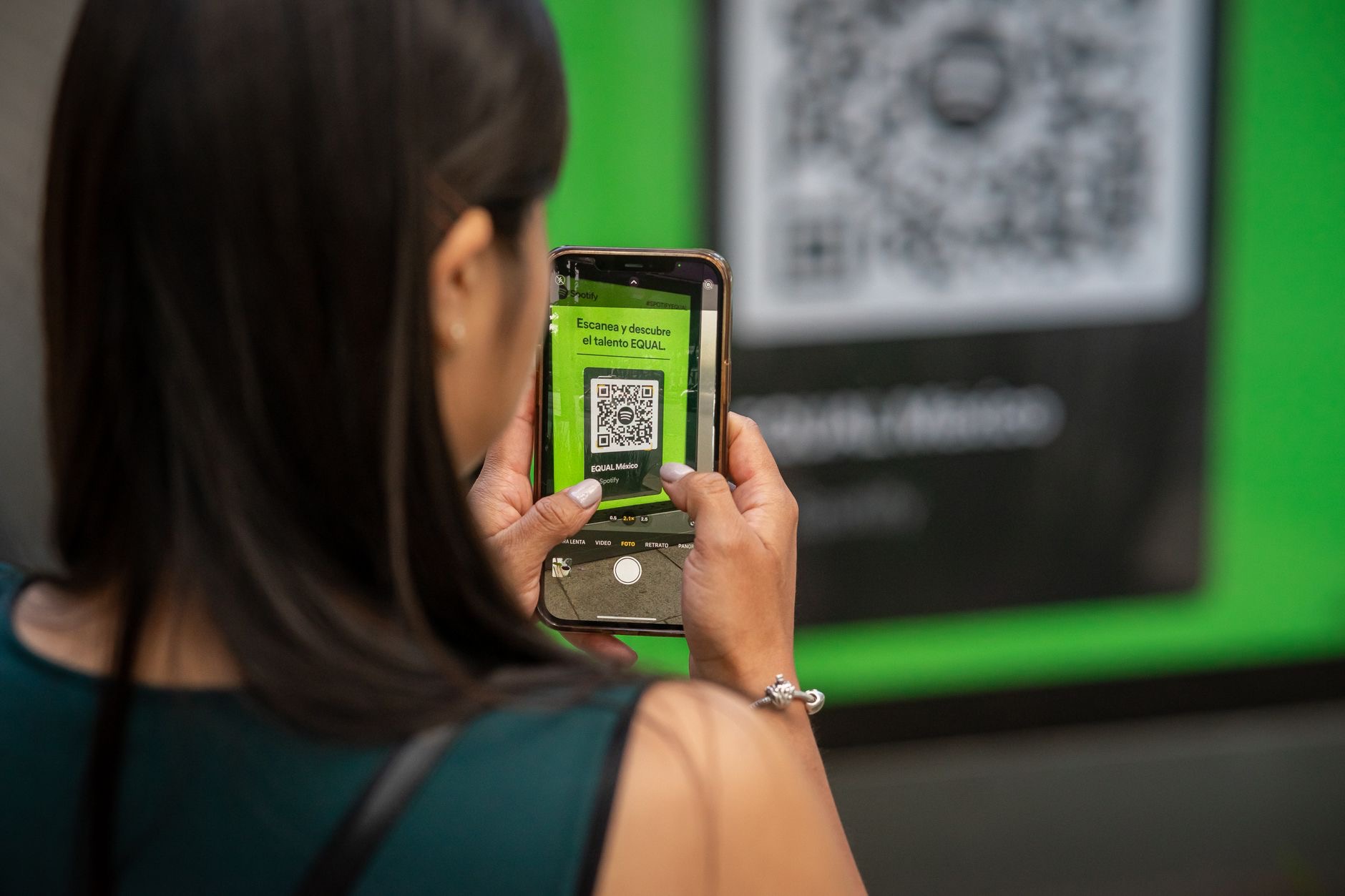 How to Scan a QR Code With Your iPhone in Seconds