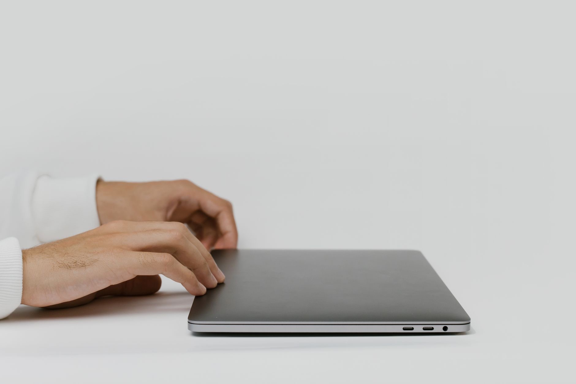 How to Set Up an Ergonomic Mac Workspace That Saves Your Back