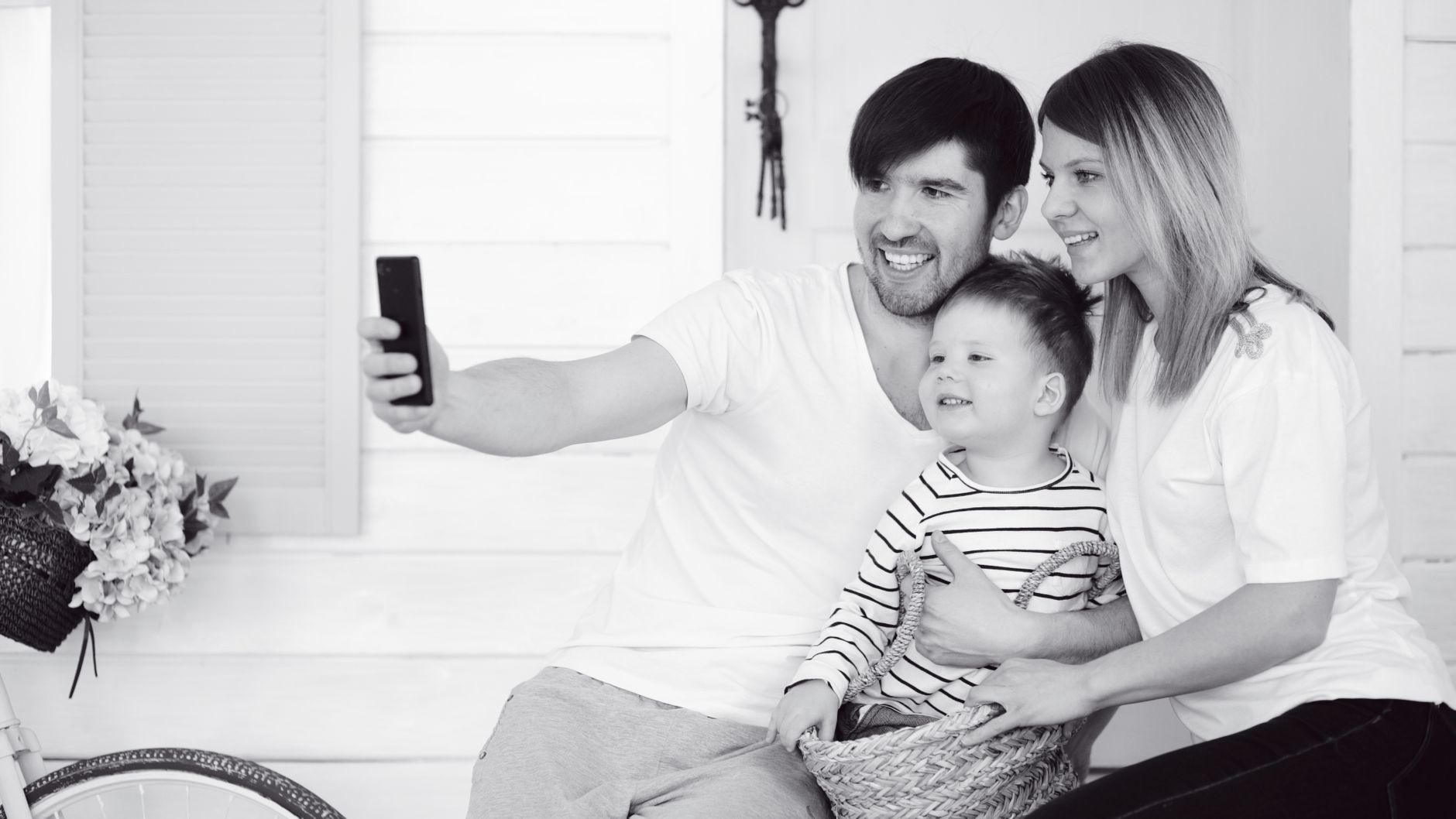 How to Use Shared Albums on iPhone to Share Photos With Family